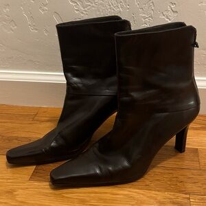 STUART WEITZMAN DARK BROWN ANKLE BOOTS 9.5 9 1/2 Square Pointed Toe Shoes Fall